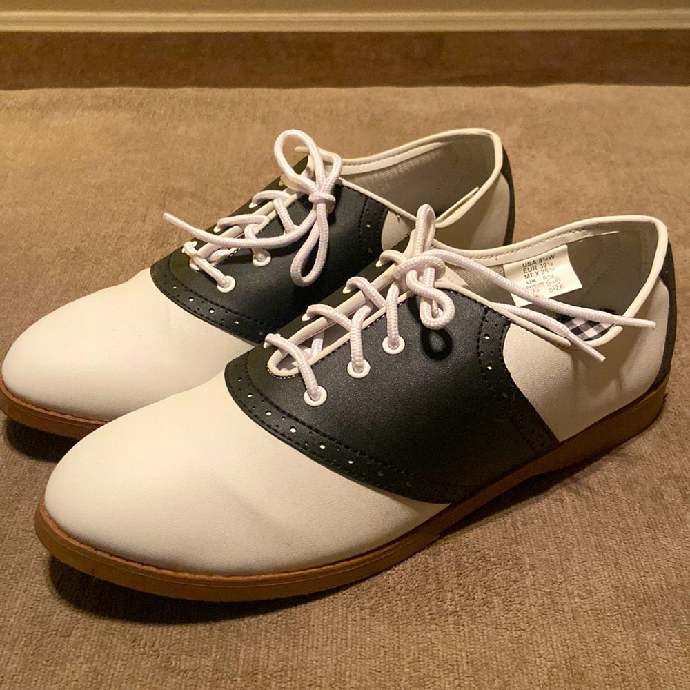 Black and White Predictions Saddle Oxford Shoe
